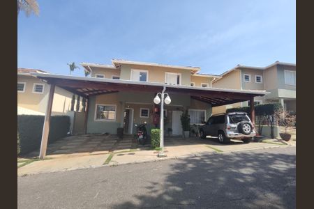 Casa de condomínio à venda com 160m², 3 quartos e 2 vagas Casa de condomínio à venda com 160m², 3 quartos e 2 vagasFachada