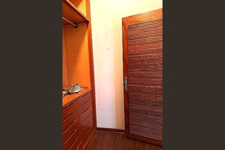 Casa à venda com 367m², 4 quartos e 3 vagas