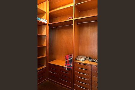 Casa à venda com 367m², 4 quartos e 3 vagas