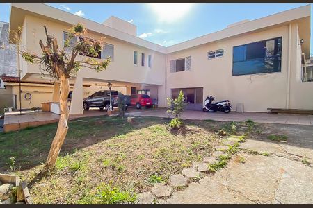 Casa para alugar com 550m², 5 quartos e 20 vagas Casa para alugar com 550m², 5 quartos e 20 vagasÁrea comum