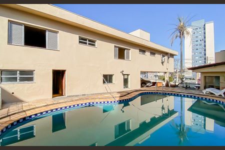 Casa para alugar com 550m², 5 quartos e 20 vagas Casa para alugar com 550m², 5 quartos e 20 vagasPiscina