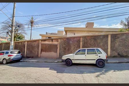 Casa para alugar com 550m², 5 quartos e 20 vagas Casa para alugar com 550m², 5 quartos e 20 vagasFachada