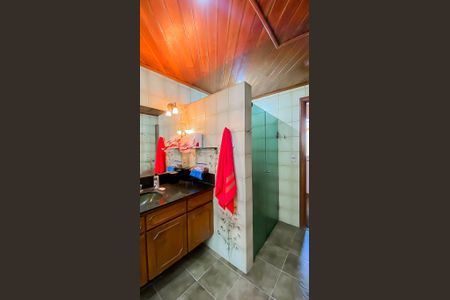 Casa para alugar com 550m², 5 quartos e 20 vagas Casa para alugar com 550m², 5 quartos e 20 vagasBanheiro da Suíte 1