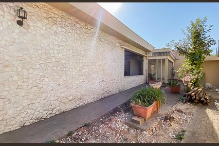 Casa para alugar com 550m², 5 quartos e 20 vagas Casa para alugar com 550m², 5 quartos e 20 vagasEntrada