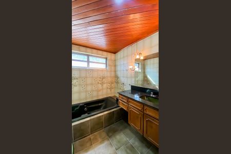 Casa para alugar com 550m², 5 quartos e 20 vagas Casa para alugar com 550m², 5 quartos e 20 vagasBanheiro da Suíte 1