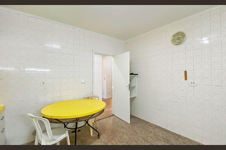 Casa para alugar com 550m², 5 quartos e 20 vagas Casa para alugar com 550m², 5 quartos e 20 vagasCozinha