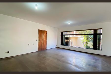 Casa para alugar com 550m², 5 quartos e 20 vagas Casa para alugar com 550m², 5 quartos e 20 vagasSala