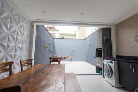 Casa à venda com 100m², 2 quartos e 2 vagasÁrea gourmet e área de serviço