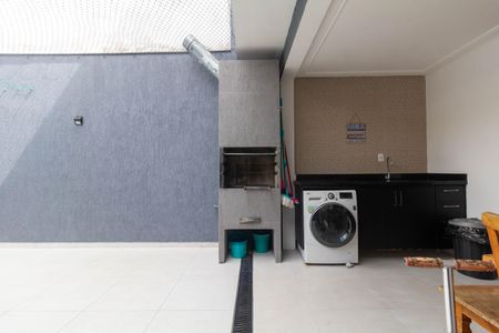 Casa à venda com 100m², 2 quartos e 2 vagasÁrea gourmet e área de serviço
