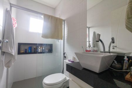 Casa à venda com 100m², 2 quartos e 2 vagasBanheiro 1