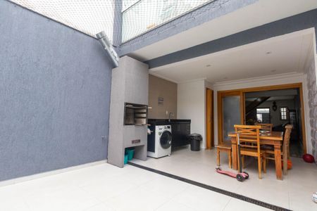 Casa à venda com 100m², 2 quartos e 2 vagasÁrea gourmet e área de serviço