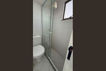 Apartamento à venda com 221m², 4 quartos e 3 vagas Apartamento à venda com 221m², 4 quartos e 3 vagasBanheiro de Serviço