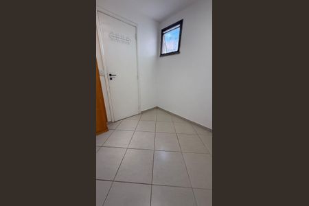 Apartamento à venda com 221m², 4 quartos e 3 vagas Apartamento à venda com 221m², 4 quartos e 3 vagasQuarto de Serviço