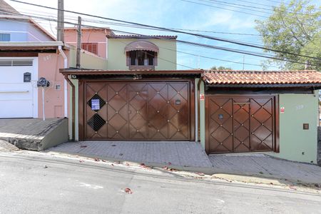Casa para alugar com 250m², 3 quartos e 3 vagasFachada