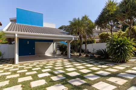Casa de condomínio à venda com 412m², 5 quartos e 2 vagas Casa de condomínio à venda com 412m², 5 quartos e 2 vagasFachada
