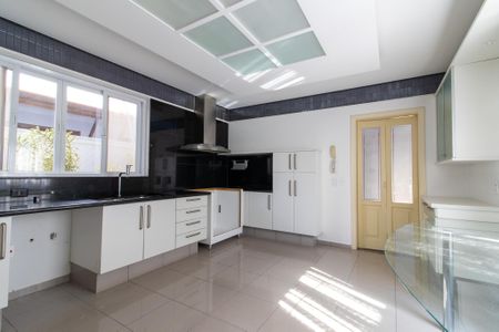 Casa de condomínio à venda com 412m², 5 quartos e 2 vagas Casa de condomínio à venda com 412m², 5 quartos e 2 vagasCozinha