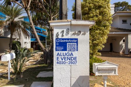 Casa de condomínio à venda com 412m², 5 quartos e 2 vagas Casa de condomínio à venda com 412m², 5 quartos e 2 vagasPlaca