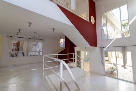 Sala de casa de condomínio para alugar com 5 quartos, 412m² em Residencial Barão do Café, Campinas