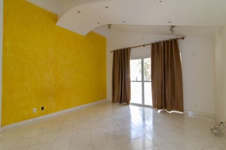 Casa de condomínio à venda com 412m², 5 quartos e 2 vagas Casa de condomínio à venda com 412m², 5 quartos e 2 vagasSala de Jantar