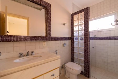 Casa de condomínio à venda com 412m², 5 quartos e 2 vagas Casa de condomínio à venda com 412m², 5 quartos e 2 vagasBanheiro da Suíte 3