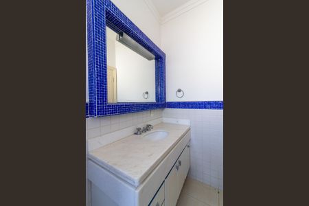 Casa de condomínio à venda com 412m², 5 quartos e 2 vagas Casa de condomínio à venda com 412m², 5 quartos e 2 vagasBanheiro da Suíte 4