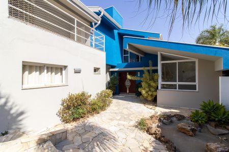 Casa de condomínio à venda com 412m², 5 quartos e 2 vagas Casa de condomínio à venda com 412m², 5 quartos e 2 vagasÁrea externa