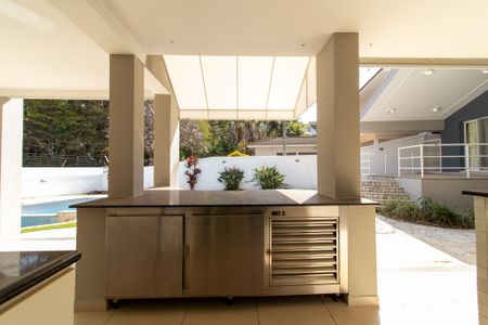 Casa de condomínio à venda com 412m², 5 quartos e 2 vagas Casa de condomínio à venda com 412m², 5 quartos e 2 vagasÁrea externa