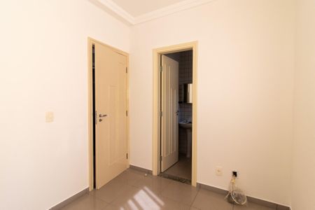 Casa de condomínio à venda com 412m², 5 quartos e 2 vagas Casa de condomínio à venda com 412m², 5 quartos e 2 vagasQuarto de Serviço