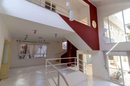Casa de condomínio à venda com 412m², 5 quartos e 2 vagas Casa de condomínio à venda com 412m², 5 quartos e 2 vagasSala