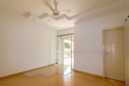 Casa de condomínio à venda com 412m², 5 quartos e 2 vagas Casa de condomínio à venda com 412m², 5 quartos e 2 vagasSuíte 1