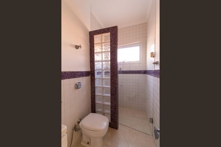 Casa de condomínio à venda com 412m², 5 quartos e 2 vagas Casa de condomínio à venda com 412m², 5 quartos e 2 vagasBanheiro da Suíte 3