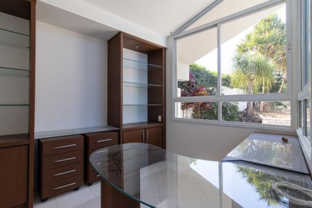 Casa de condomínio à venda com 412m², 5 quartos e 2 vagas Casa de condomínio à venda com 412m², 5 quartos e 2 vagasEscritório