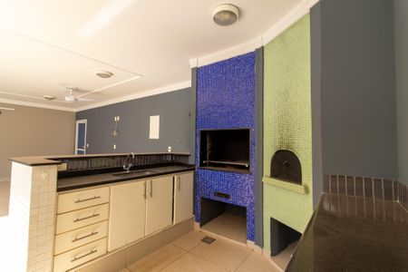 Casa de condomínio à venda com 412m², 5 quartos e 2 vagas Casa de condomínio à venda com 412m², 5 quartos e 2 vagasÁrea externa