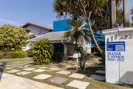 Casa de condomínio à venda com 412m², 5 quartos e 2 vagas Casa de condomínio à venda com 412m², 5 quartos e 2 vagasPlaca