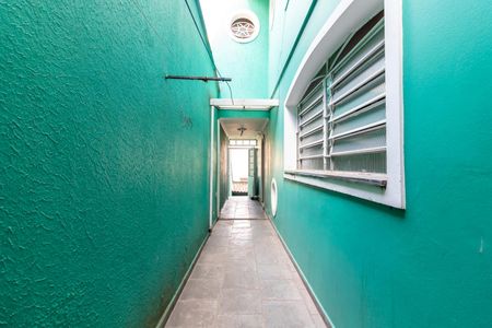 Casa à venda com 138m², 3 quartos e 2 vagasCorredor lateral