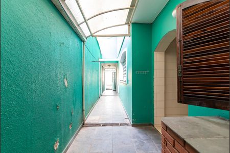 Casa à venda com 138m², 3 quartos e 2 vagasCorredor lateral