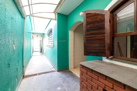 Casa à venda com 138m², 3 quartos e 2 vagasCorredor lateral