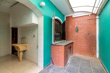 Casa à venda com 138m², 3 quartos e 2 vagasCorredor lateral