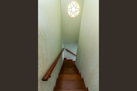 Casa à venda com 138m², 3 quartos e 2 vagasEscada