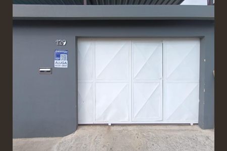 Casa para alugar com 240m², 2 quartos e 2 vagasFachada