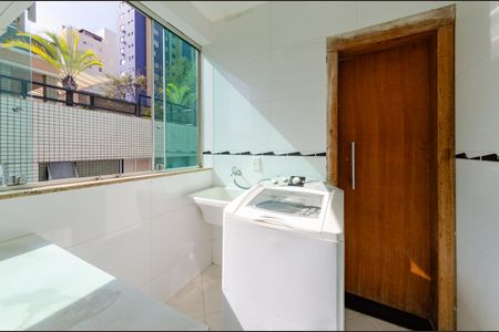 Apartamento para alugar com 238m², 5 quartos e 3 vagas Apartamento para alugar com 238m², 5 quartos e 3 vagasÁrea de serviço