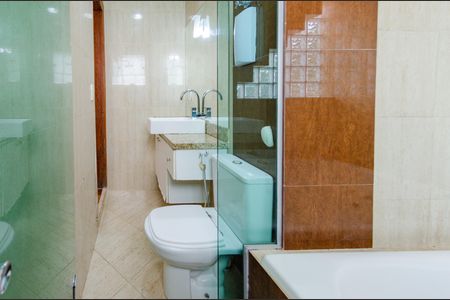 Apartamento para alugar com 238m², 5 quartos e 3 vagas Apartamento para alugar com 238m², 5 quartos e 3 vagasBanheiro da Suíte 2