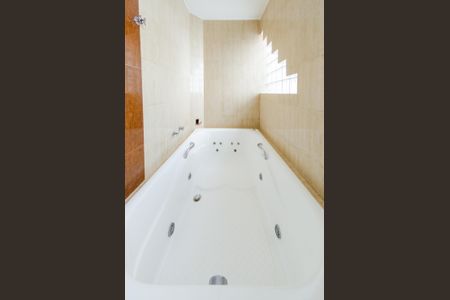 Apartamento para alugar com 238m², 5 quartos e 3 vagas Apartamento para alugar com 238m², 5 quartos e 3 vagasBanheiro da Suíte 2