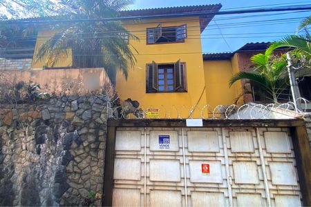 Casa à venda com 793m², 6 quartos e 3 vagasPlaca instalada