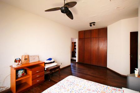 Casa à venda com 793m², 6 quartos e 3 vagasSuíte