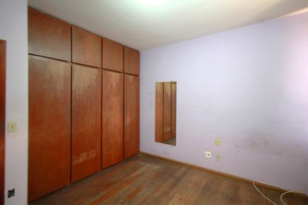 Casa à venda com 793m², 6 quartos e 3 vagasQuarto 2