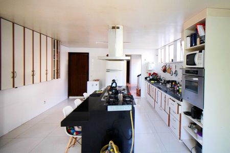 Casa à venda com 793m², 6 quartos e 3 vagasCozinha