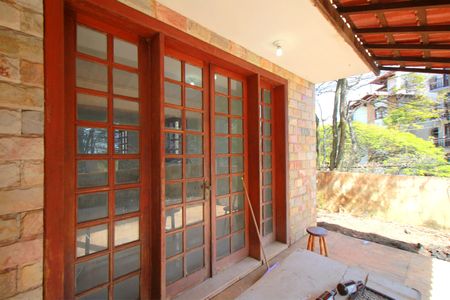 Casa à venda com 793m², 6 quartos e 3 vagasEntrada