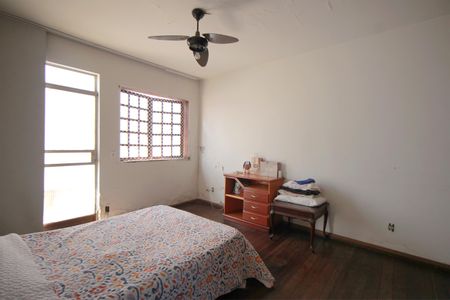 Casa à venda com 793m², 6 quartos e 3 vagasSuíte