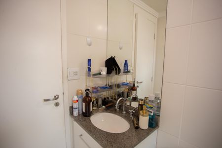 Apartamento à venda com 70m², 2 quartos e 1 vaga Apartamento à venda com 70m², 2 quartos e 1 vagaBanheiro da Suíte